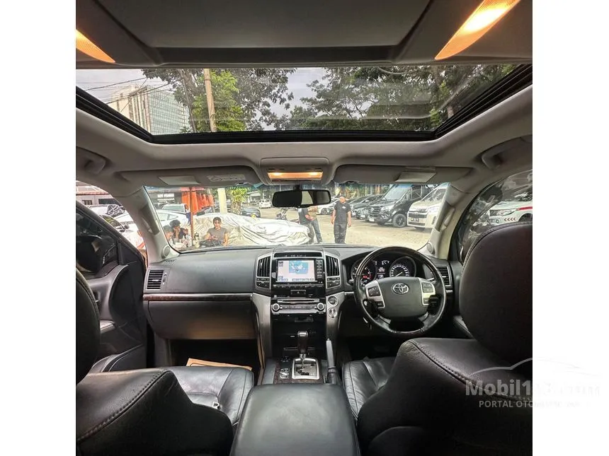 2014 Toyota Land Cruiser 200 Standard spec SUV