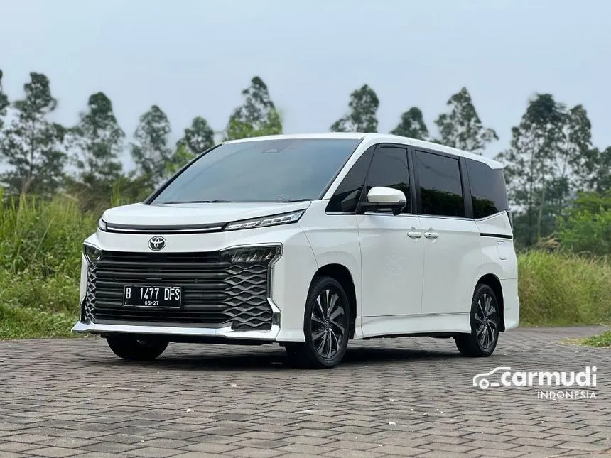 2022 Toyota Voxy (Premium Color) MPV