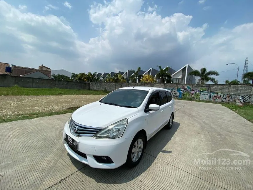 Jual Mobil Nissan Grand Livina 2015 XV 1.5 di Jawa Barat Manual MPV Putih Rp 115.000.000