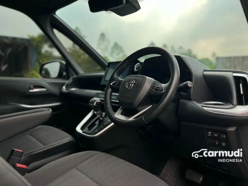 2022 Toyota Voxy MPV