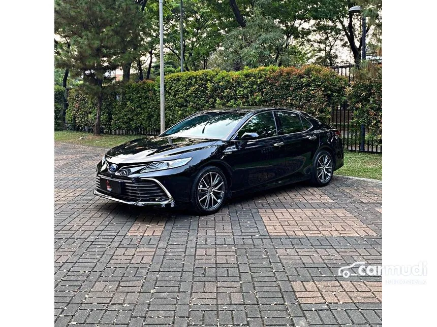 2021 Toyota Camry Hybrid Sedan