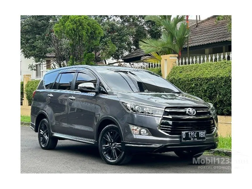 Jual Mobil Toyota Innova Venturer 2019 2.4 di Jawa Barat Automatic Wagon Abu
