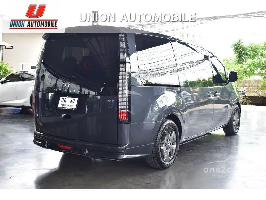 2022 Hyundai Staria SEL Van