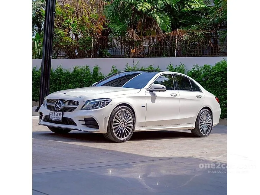 2020 Mercedes-Benz C300 e AMG Dynamic Sedan