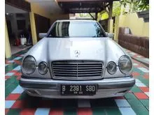 1996 Mercedes-Benz E320 3.2 W124 3.2 L6 Automatic Sedan * ANTIK DAN ISTIMEWA