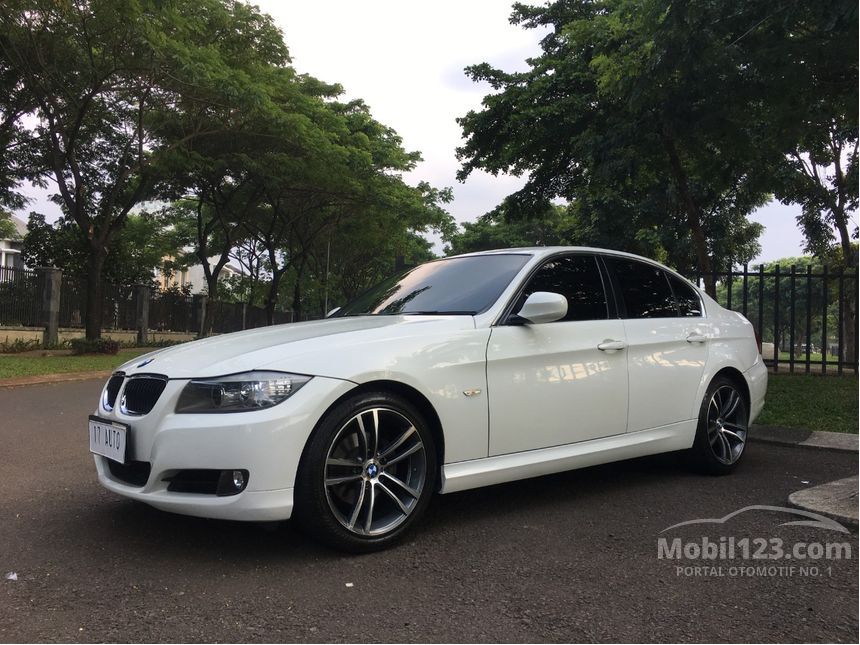 Jual Mobil  BMW  320i  2011 Executive Edition 2 0 di DKI 