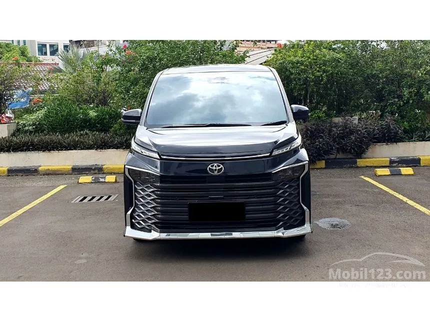 Jual Mobil Toyota Voxy 2024 (Premium Color) 2.0 di DKI Jakarta Automatic MPV Hitam Rp 499.000.000