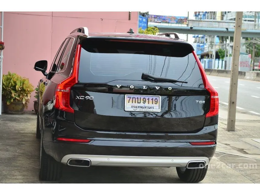 2017 Volvo XC90 T8 Momentum SUV