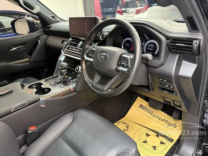 2025 Toyota Land Cruiser 300 VX-R SUV