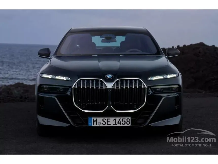 2025 BMW 735i M Sport Sedan
