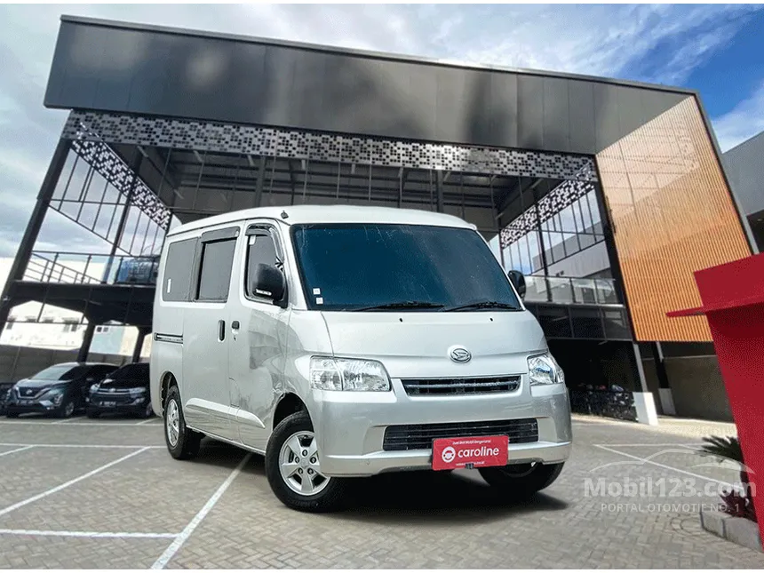 2019 Daihatsu Gran Max Mini Bus D Van