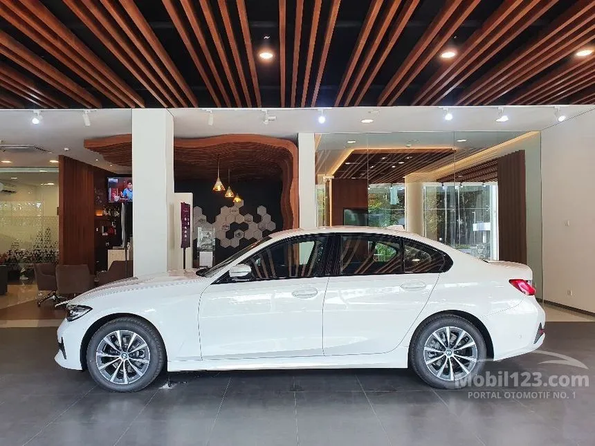 2021 BMW 320i Dynamic Sedan