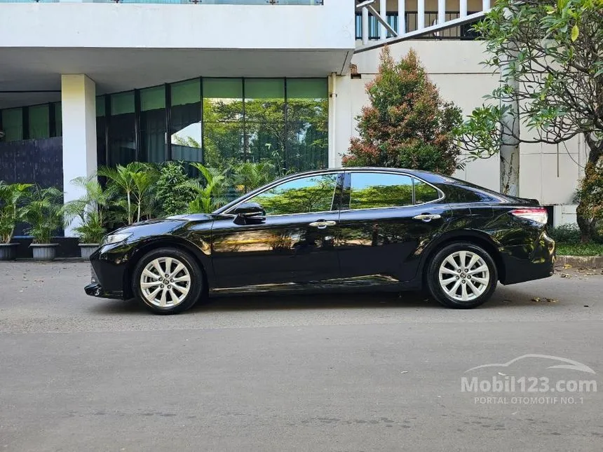 2021 Toyota Camry V Sedan