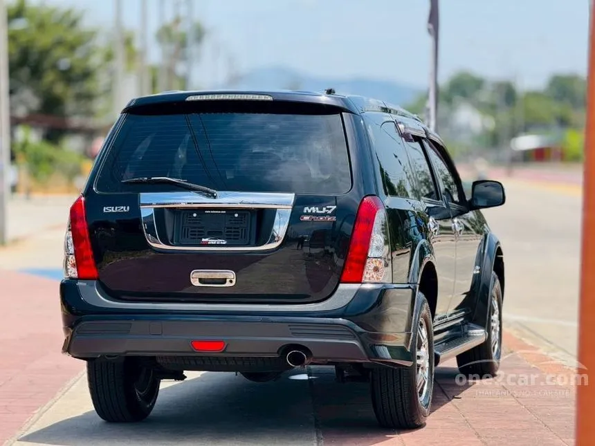 2013 Isuzu MU-7 Choiz SUV