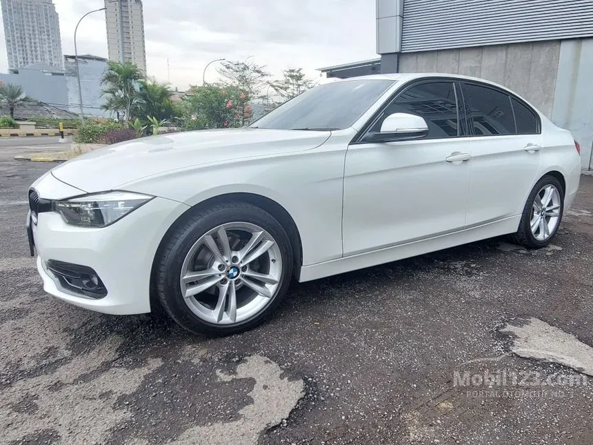 2019 BMW 320i Sport Shadow Edition Sedan