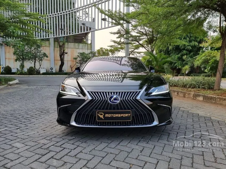 Jual Mobil Lexus ES300h 2019 Ultra Luxury 2.5 di DKI Jakarta Automatic Sedan Hitam Rp 999.000.000
