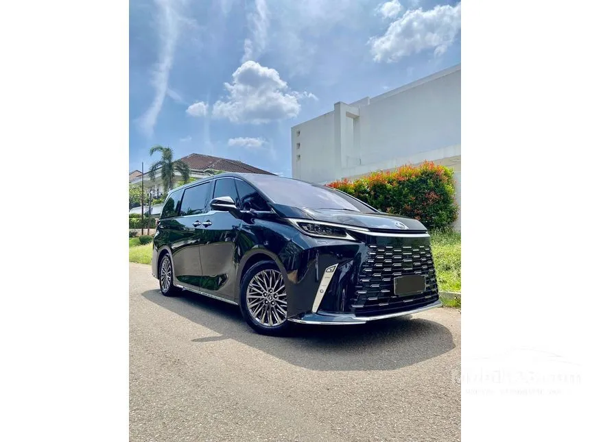 2023 Lexus LM 350h 7 Seater MPV