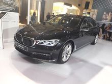 Monggo bandingkan secara kenyaman dan fitur BMW 730 Li 2017