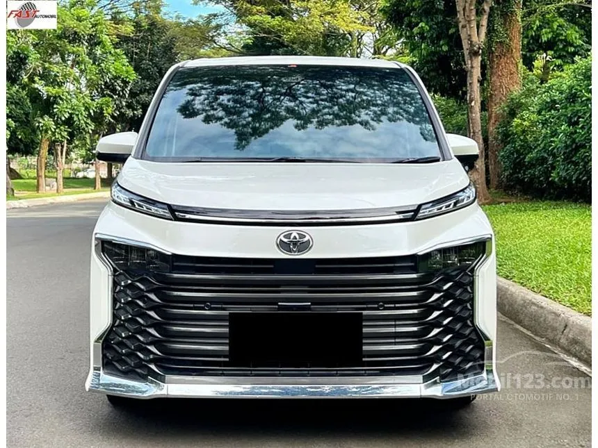 2023 Toyota Voxy (Premium Color) MPV