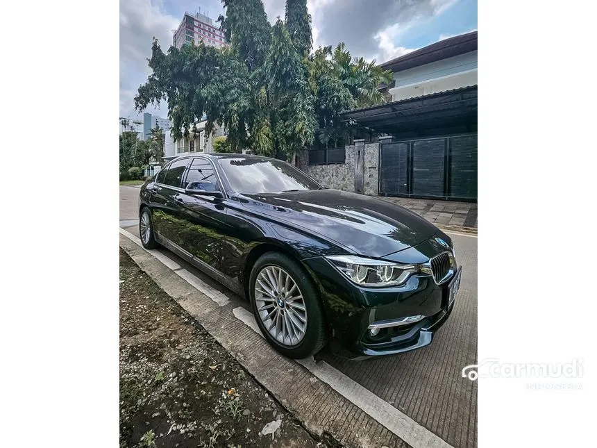 2018 BMW 320i Luxury Sedan