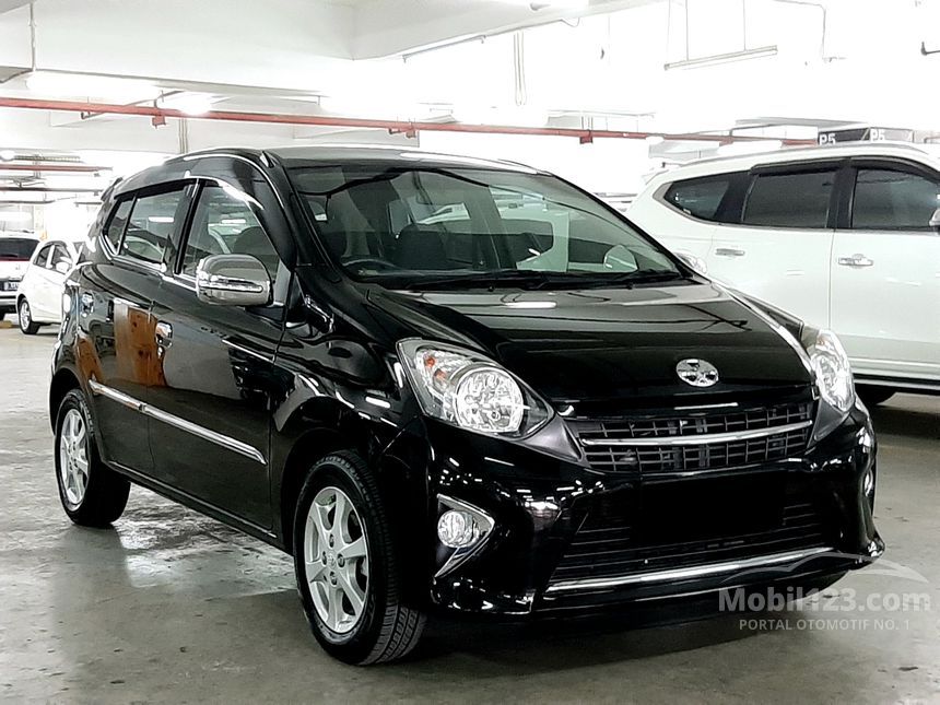 Agya Hitam 2016: Sebuah Ikon Mobilitas Perkotaan yang Tetap Relevan