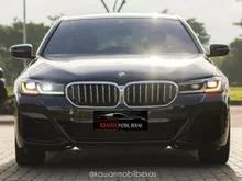 ( TDP 8jt ) BMW 520i 2.0 M SPORT LCI G30 AT 2021 Hitam • Black on Black ( Favorite Color) Kondisi Istimewa Dan Dijamin Siap Pakai #kawanmobilbekas