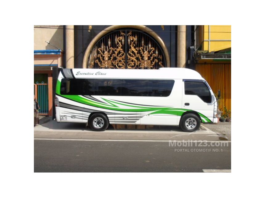 Jual Mobil Isuzu Elf 2014 Minibus 2.8 di Jawa Timur Manual 