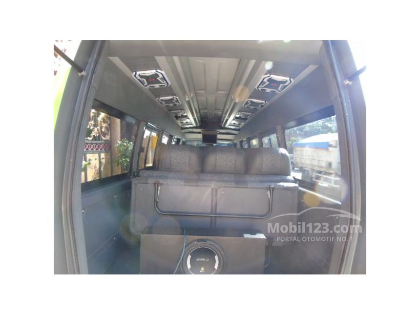 Jual Mobil Isuzu Elf 2014 Minibus 2.8 di Jawa Timur Manual 