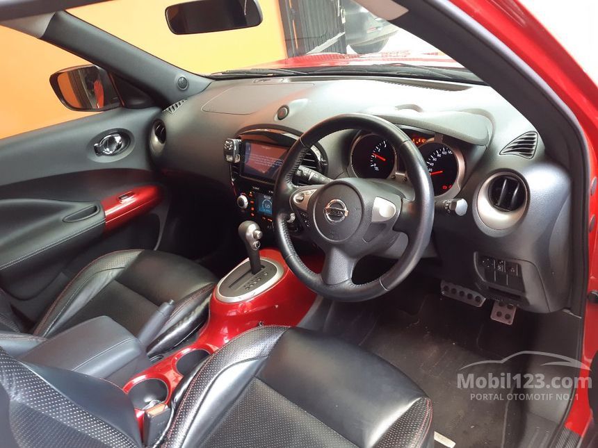 2016 Nissan Juke RX Red Interior SUV