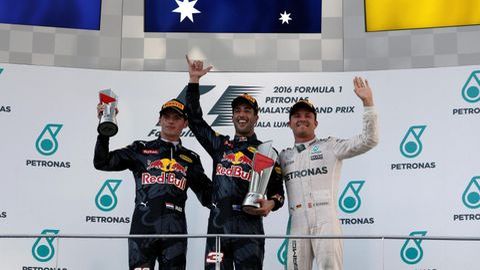 Duo Red Bull Podium, Ricciardo Raih kemenangan Pertama di F1 Sepang 2016
