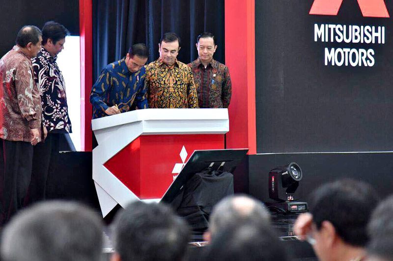 Saat Kebersamaan Jokowi dan Carlos Ghosn di Bekasi 9