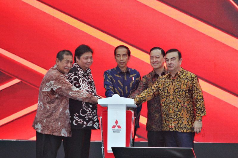 Saat Kebersamaan Jokowi dan Carlos Ghosn di Bekasi 5