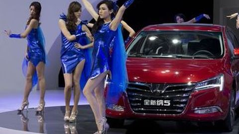SPG Seksi Dilarang di China