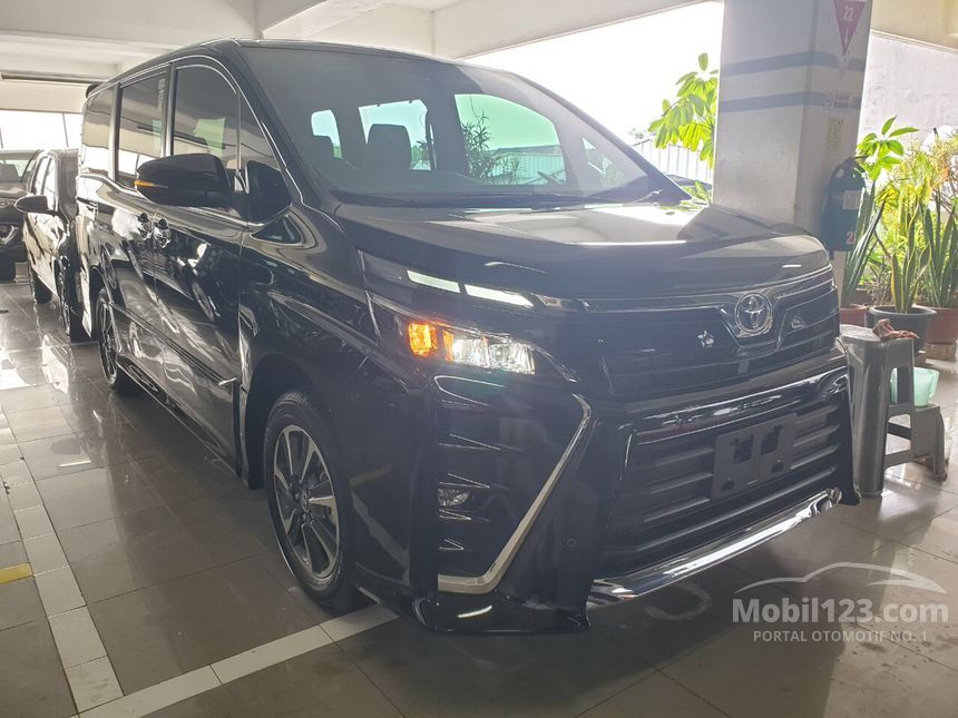 Toyota voxy 2019 фото