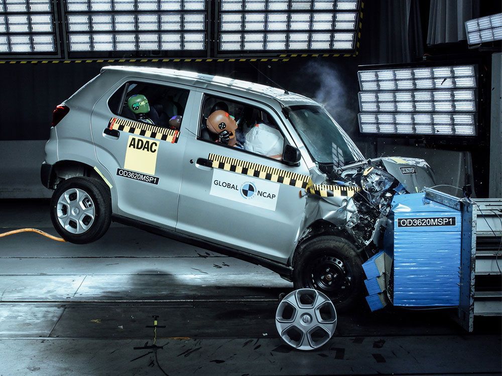 Gawat, Suzuki S-Presso Hancur Berantakan Saat Uji Tabrak