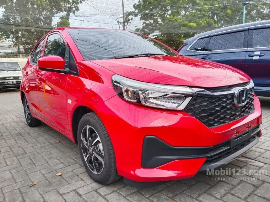 Jual Mobil Honda Brio 2023 E Satya 1.2 di Jawa Timur Automatic Hatchback Merah Rp 187.000.000