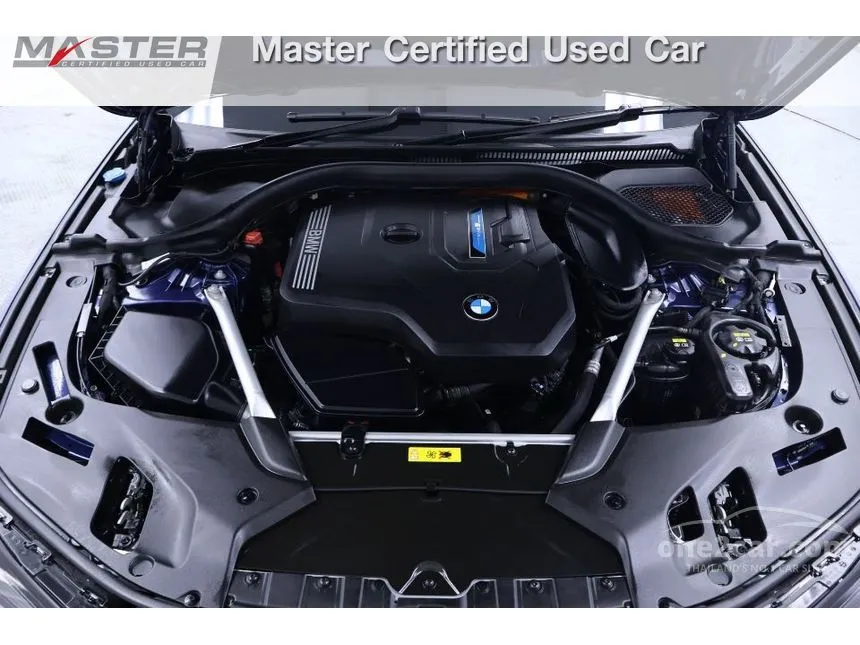 2022 BMW 530e M Sport Sedan