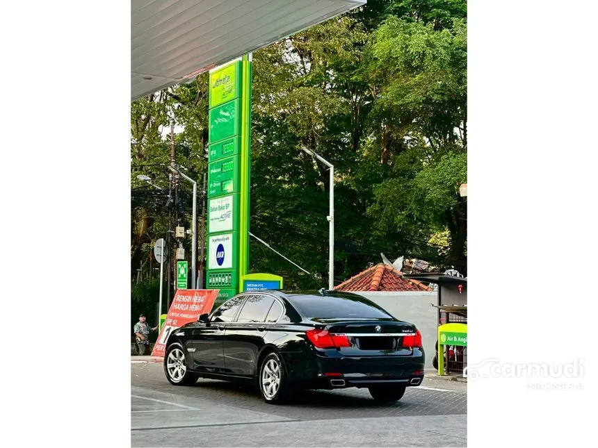 2010 BMW 730Li Comfort Sedan