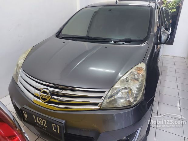 Nissan Grand  Livina  Mobil  Bekas  Baru  dijual  di  Surabaya  