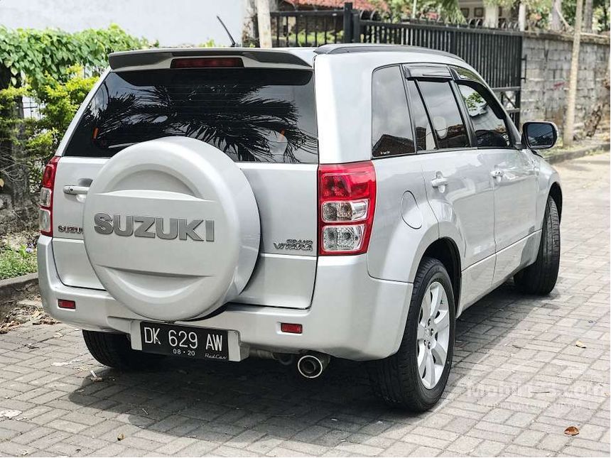 Jual Mobil  Suzuki  Grand  Vitara  2011 2 4 2 4 di Bali  Manual 