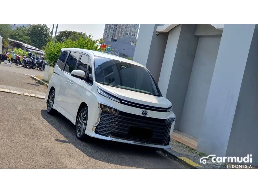 2022 Toyota Voxy (Premium Color) MPV