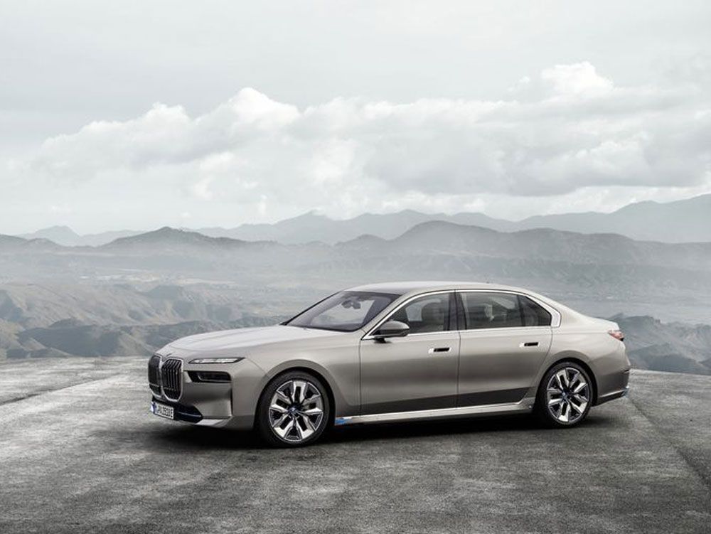 Mobil Listrik BMW i7 Siap Goda Para Bos di Indonesia Tahun Depan