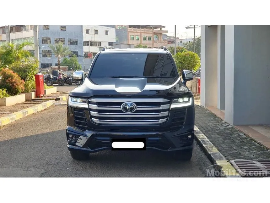 2023 Toyota Land Cruiser 300 VX-R SUV