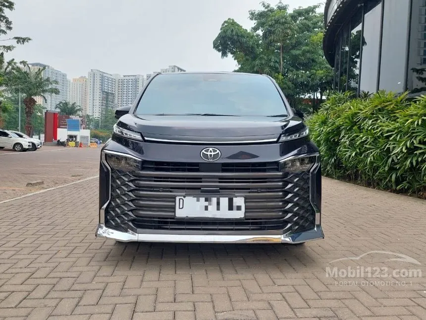 Jual Mobil Toyota Voxy 2022 2.0 di Banten Automatic Van Wagon Ungu Rp 498.500.000
