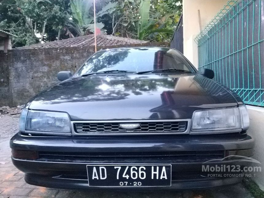 1994 Daihatsu Charade Sedan