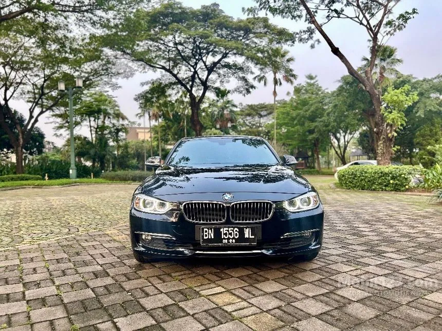 Jual Mobil BMW 320i 2012 Luxury 2.0 di Banten Automatic Sedan Hitam Rp 241.000.000