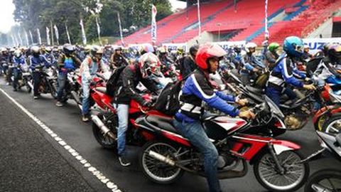 Dua Rider Suzuki MotoGP Takjub dengan Ribuan Bikers di Jamboree Nasional 2018