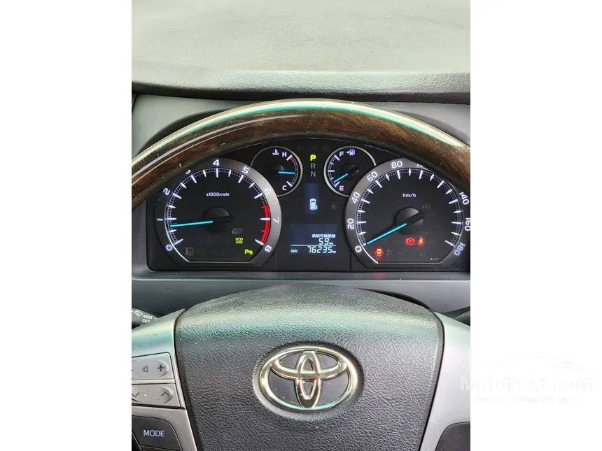 2013 Toyota Alphard SC MPV