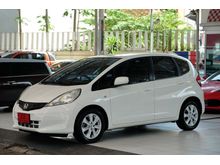 2013 Honda Jazz 1.5 (ปี 08-14) V i-VTEC Hatchback