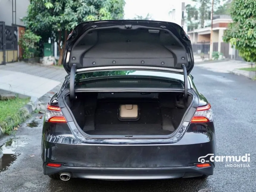 2019 Toyota Camry Hybrid Sedan